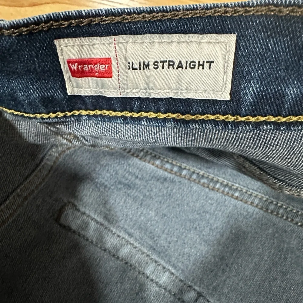 Wrangler Men's Deep Blue Relaxed Jeans